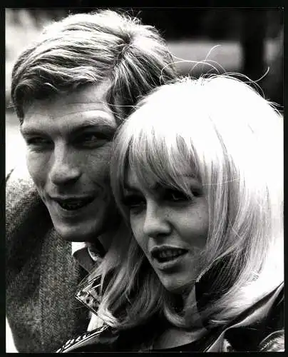 Fotografie Grylla, Paris, französische Schauspielerin Mylène Demongeot nebst dem Schauspieler Jean-Claude Bouillon