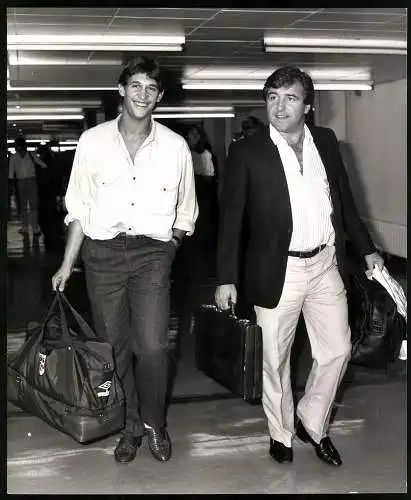 Fotografie englischer Fussball Profi Gary Lineker mit dem Manager Terry Venables vom FC Barcelona, Grossformat 21 x 25cm