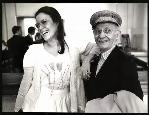 Fotografie amerikanischer Theaterregisseur Lee Strasberg mit seiner dritten Frau Anna Mizrahi, Grossformat 25 x 19cm