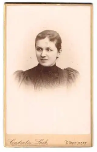 Fotografie Constantin Luck, Düsseldorf, Victoriastr. 26, Frauenporträt