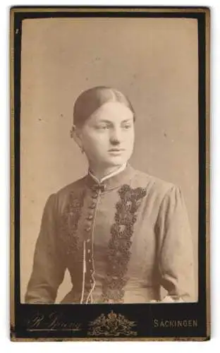 Fotografie R. Spreng, Säckingen, Porträt einer jungen Frau