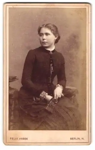 Fotografie Felix Hasse, Berlin, Friedrichstrasse 125, Porträt einer jungen Frau