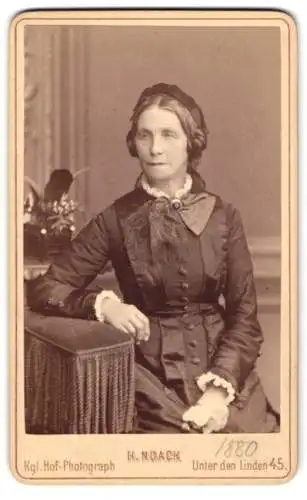 Fotografie H. Noack, Berlin, Unter den Linden 45, Porträt einer Frau