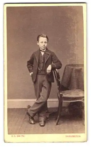 Fotografie E.G. Smith, Darlington, Northgate 24, Junge im Anzug