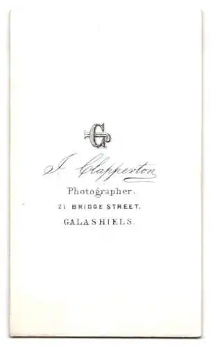 Fotografie J. Clapperton, Galashiels, Bridge Street 21, Porträt eines Jungen