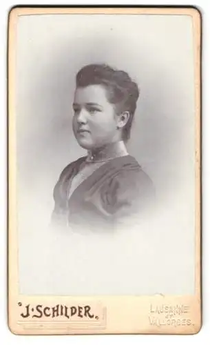Fotografie J. Schilder, Lausanne, Rue de Bourg 16, Profil einer jungen Frau