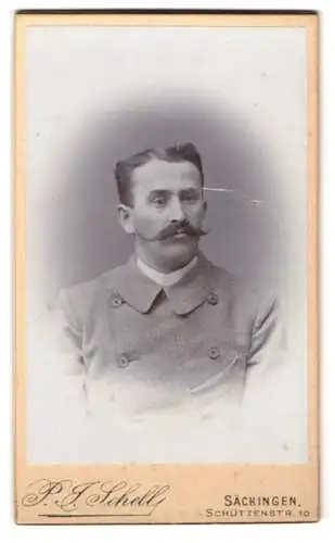 Fotografie P. J. Schell, Säckingen, Schützenstr. 10, Porträt eines Mannes mit Schnurrbart