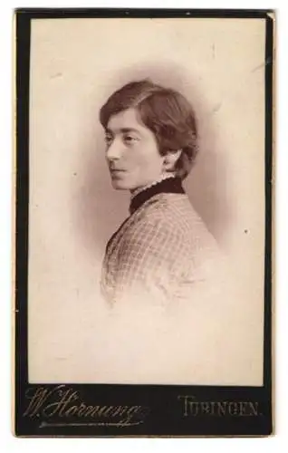Fotografie W. Hornung, Tübingen, Porträt einer Dame im Profil