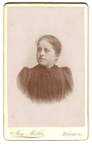 Fotografie Aug. Müller, Xanten, Scharnstrasse 271, Portrait einer jungen Frau