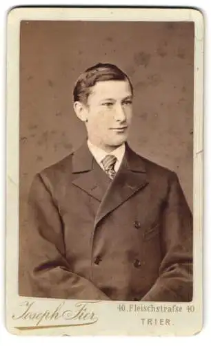 Fotografie Joseph Fier, Trier, Fleischstrasse 40, Portrait eines jungen Mannes