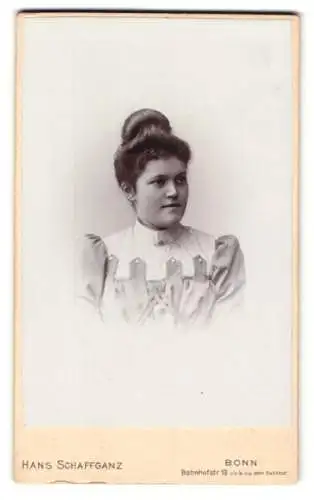 Fotografie Hans Schaffganz, Bonn, Bahnhofstr. 13, Porträt einer jungen Frau