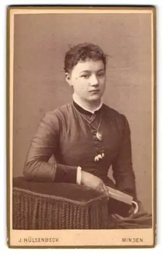 Fotografie J. Hülsenbeck, Minden, Marienstrasse, Porträt einer jungen Frau