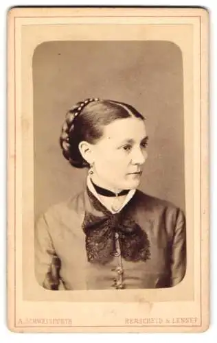 Fotografie A. Schweisfurth, Remscheid, Porträt einer Dame