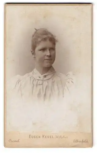 Fotografie Eugen Kegel, Cassel, Gr. Rosenstrasse 5, Portrait einer jungen Frau