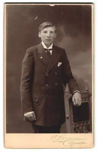 Fotografie A. Larsson, Uppsala, Waksalagatan 15, Porträt eines jungen Mannes