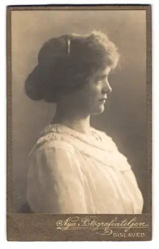 Fotografie Nya Fotografiateljen, Gislaved, Porträt einer Frau im Profil