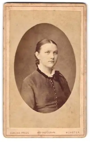 Fotografie Edmund Frede, Münster, Neubrückenstr. 6, Porträt einer jungen Frau