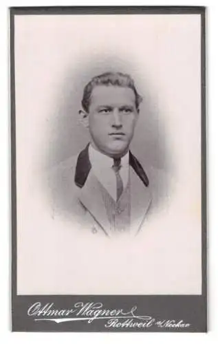 Fotografie Ottmar Wagner, Rottweil am Neckar, Porträt eines ernst blickenden Mannes