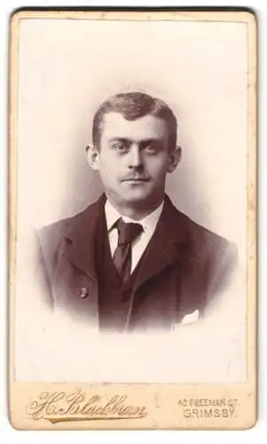 Fotografie H. Blackburn, Grimsby, Freeman St 42, Porträt eines jungen Mannes