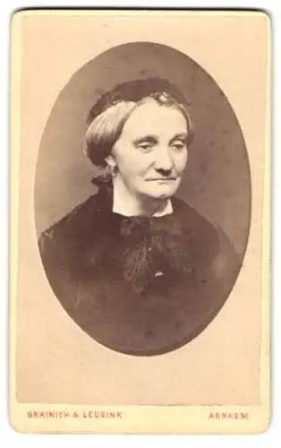 Fotografie Brainich & Leusink, Arnhem, Katharina-Straat, Porträt einer älteren Dame