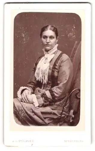 Fotografie J. L. Stöckler, Sonderburg, Gr. Rathausstr. 6, Porträt einer Dame
