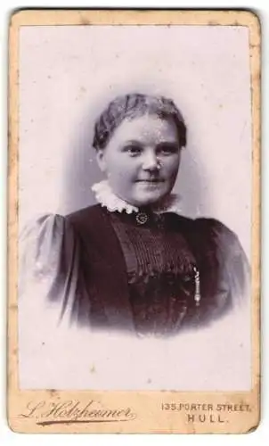 Fotografie L. Holzheimer, Hull, Porter Street 135, Porträt einer Dame