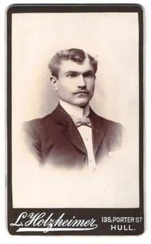 Fotografie L. Holzheimer, Hull, Porter St 135, Porträt eines Mannes