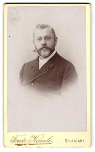 Fotografie Friedr. Kienzle, Stuttgart, Breitestrasse 2, Porträt eines Herren mit Bart