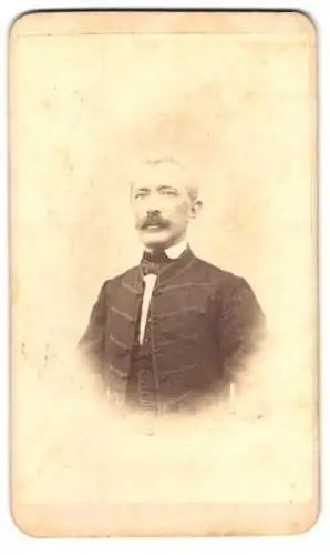 Fotografie Mikolasch S, N. Kanizsa, Porträt eines Mannes in Uniform
