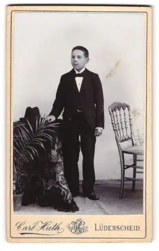 Fotografie Carl Huth, Lüdenscheid, Carls-Platz, Junge im Anzug
