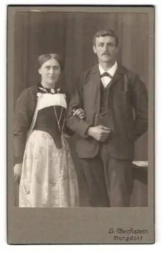 Fotografie L. Bechstein, Burgdorf, Friedeggstr. 5, Paar in eleganter Kleidung