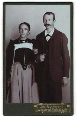 Fotografie Jos. Gschwend, Langenthal, Postgebäude, Porträt eines Paares