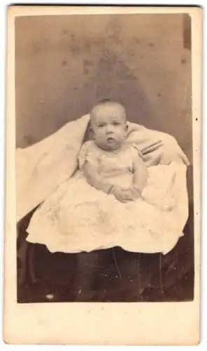 Fotografie T. P. Stiff, Hyannis /Mass., Porträt eines Kindes