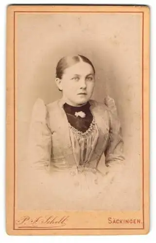 Fotografie P. J. Schell, Säckingen, Rheinbrückstr. 19, Porträt einer jungen Frau