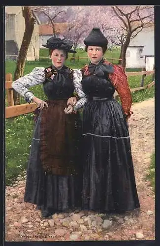 AK Vorarlberg, zwei Bregenzerwälderinnen in Tracht