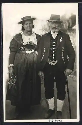 AK Salzburger Paar in festlicher Tracht