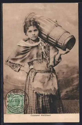 AK Junge Sizilianerin mit einem Fass, Portrait