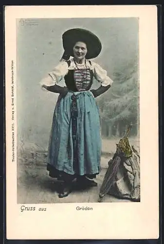 AK Gröden, Junge Grödenerin im Dirndl