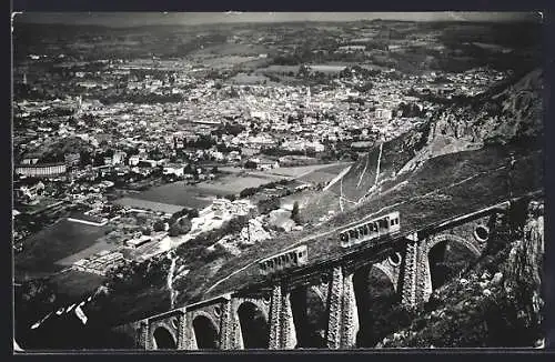 AK Lourdes /H.-P., Vue générale de Lourdes depuis le Viaduc du Pic du Jer, Bergbahn