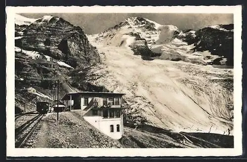 AK Eigergletscher, Jungfraubahn am Bahnhof