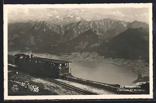 AK Schafberg, Schafbergbahn auf Fahrt am Schafberg