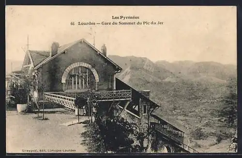 AK Lourdes, Les Pyrénées, Gare du Sommet du Pic du Jer, Bergbahn