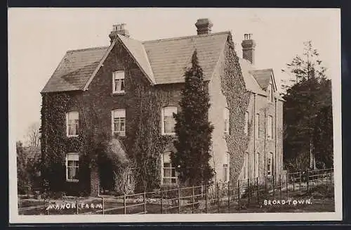AK Broad-Town, Manor Farm