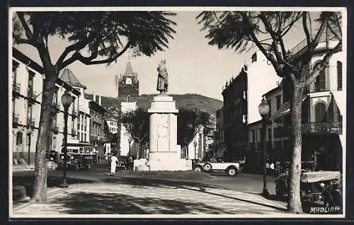 AK Madeira, Strassenpartie mit Autos und Geschäften