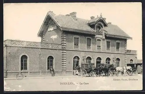 AK Doullens, La Gare, Bahnhof
