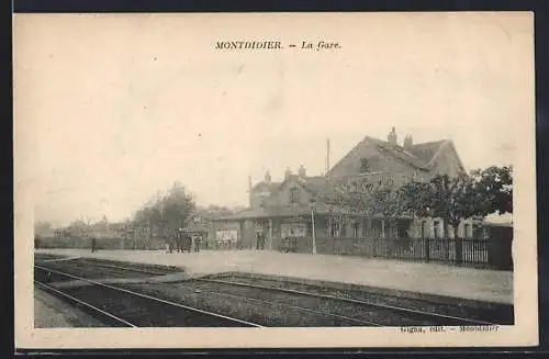 AK Montdidier, La Gare, Bahnhof