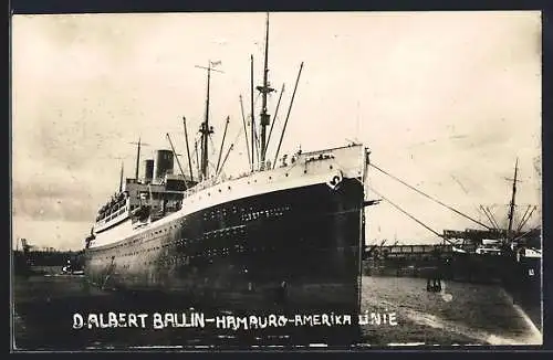 AK Passagierschiff D. Albert Ballin am Hafen