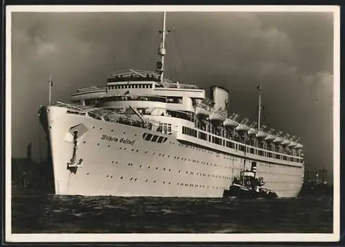 AK KdF-Passagierschiff Wilhelm Gustloff den Hafen verlassend
