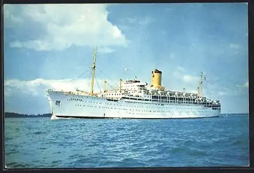 AK Passagierschiff SS Chusan der P & O Lines vor der Küste