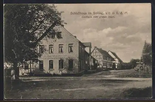 AK Schiesshaus /Solling, Gasthaus zum grünen Jäger mit Strasse und Nachbarhäusern